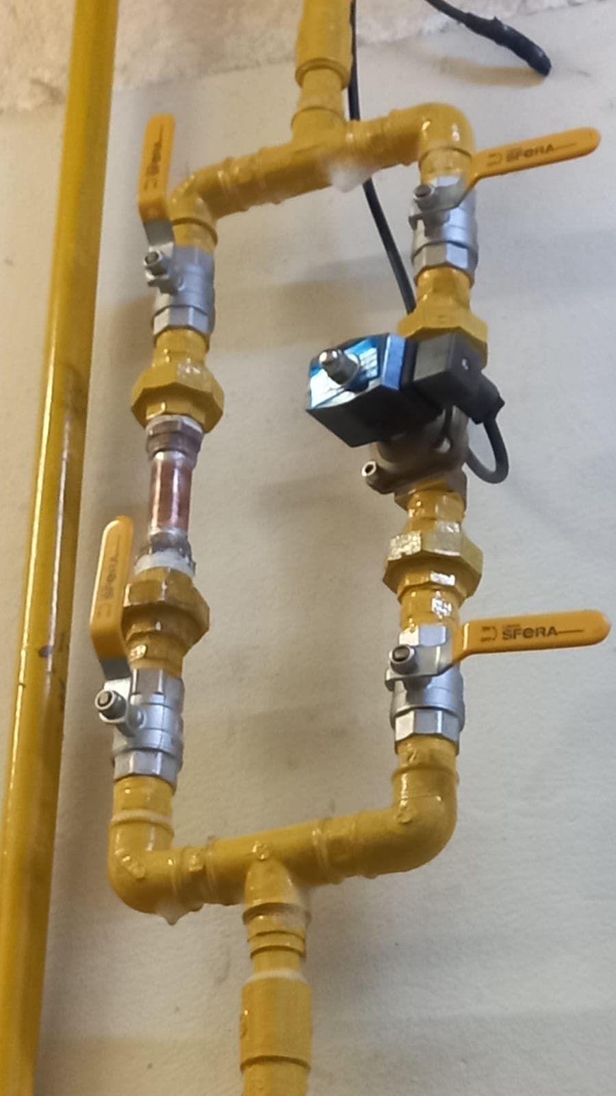 Válvula de segurança em instalação de gás durante reparo